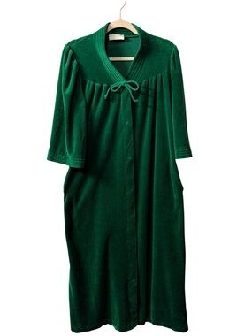 Womens Vintage Miss Elaine ‘At Home’ velour snap front in emerald green size MED